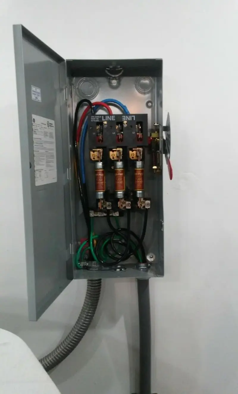 Three-phase disconnect switch installed for Smoke Detector Installation in Rossville